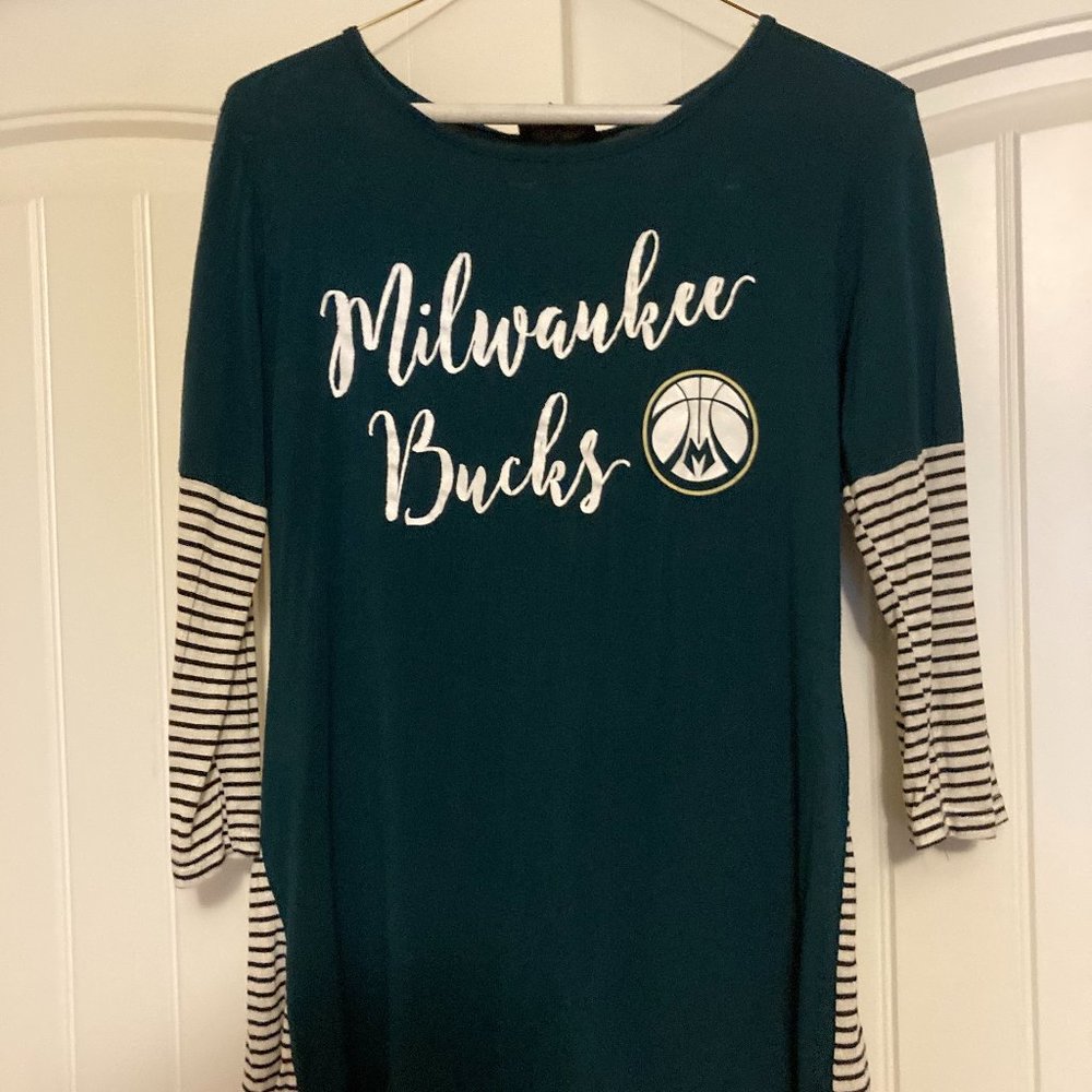 Milwaukee Bucks Gameday Couture Top Xtra Small XS Dark Green Striped Sleeves NBA